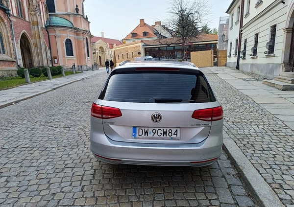 Volkswagen Passat cena 45500 przebieg: 244000, rok produkcji 2016 z Wrocław małe 277